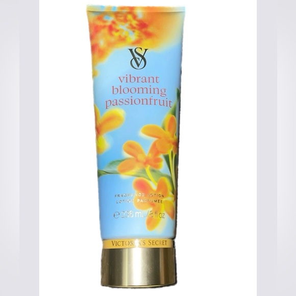 Victorias Secret 8fl oz vibrant blooming passion fruit. - Picture 1 of 2